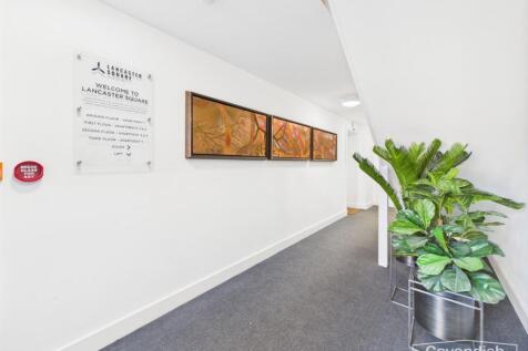 COMMUNAL ENTRANCE HALL