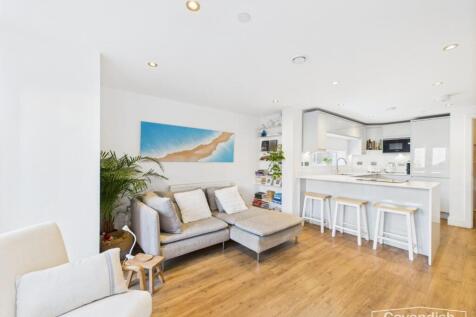 KITCHEN/LIVING ROOM