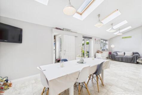 BREAKFAST ROOM/FAMILY AREA