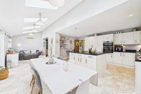 KITCHEH/BREAKFAST/FAMILY ROOM