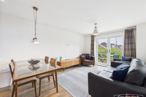 LIVING/DINING AREA