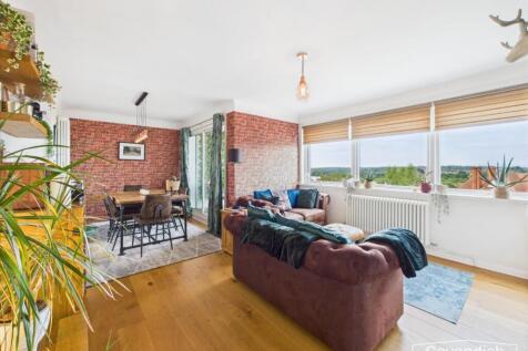 LIVING ROOM/DINING AREA