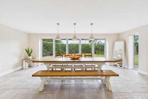 DINING/FAMILY AREA