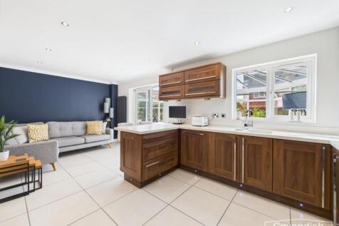 BREAKFAST KITCHEN/FAMILY ROOM