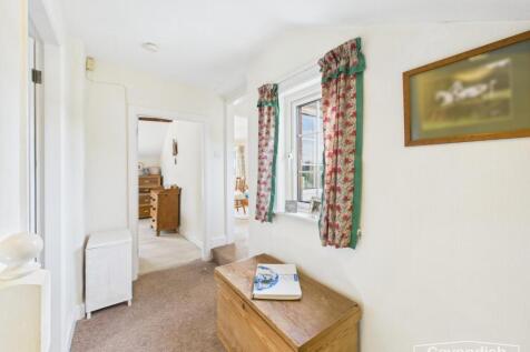 FIRST FLOOR LANDING