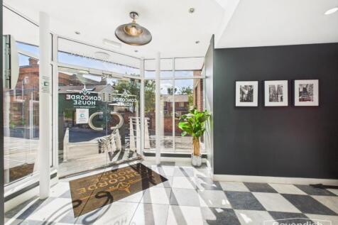COMMUNAL ENTRANCE HALL