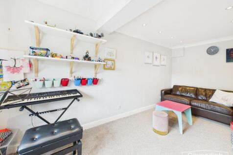 PLAYROOM/SNUG