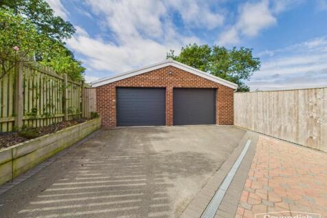 DOUBLE GARAGE