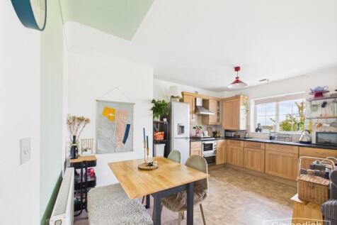 Kitchen / Living Area