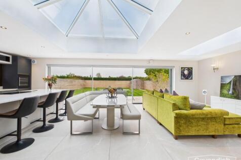 KITCHEN/DINING/FAMILY ROOM