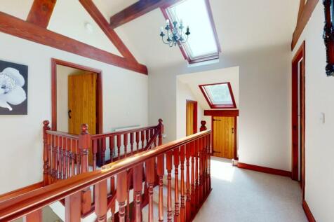 FIRST FLOOR LANDING