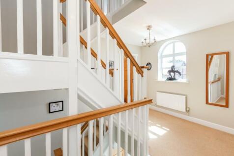 FIRST FLOOR LANDING