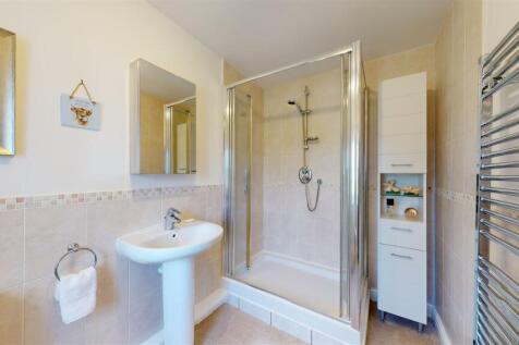 EN SUITE SHOWER ROOM