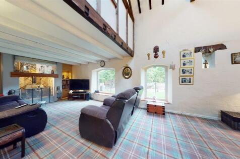 LOUNGE / DINING ROOM