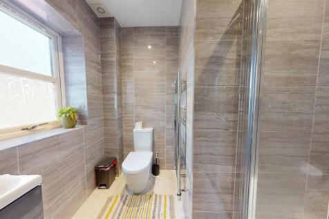 EN SUITE SHOWER ROOM
