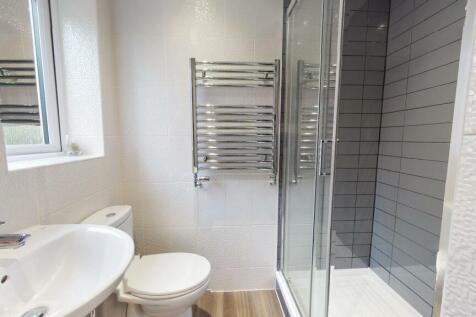 ENSUITE SHOWER ROOM
