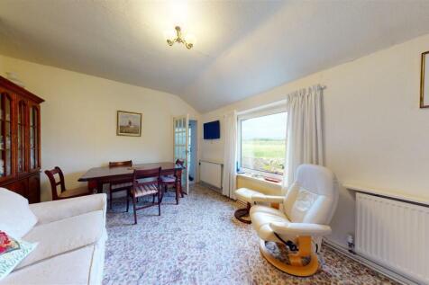 SITTING/DINING ROOM