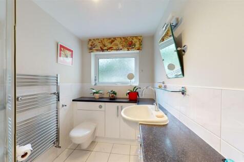 SHOWER ROOM/WC