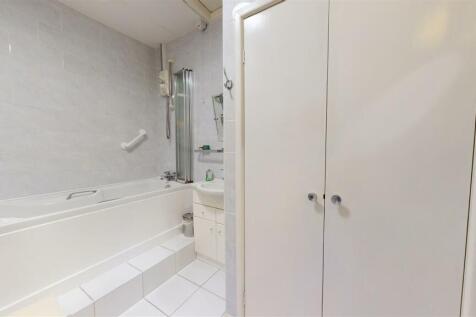 FAMILY BATHROOM ONE