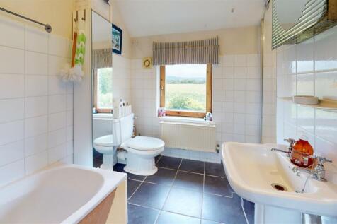 FAMILY BATHROOM TWO