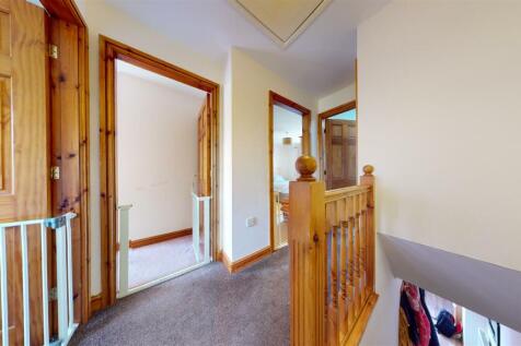 FIRST FLOOR LANDING