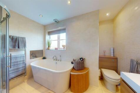 EN SUITE BATHROOM