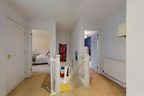 FIRST FLOOR LANDING
