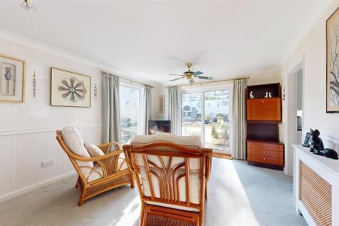 DINING/SITTING ROOM