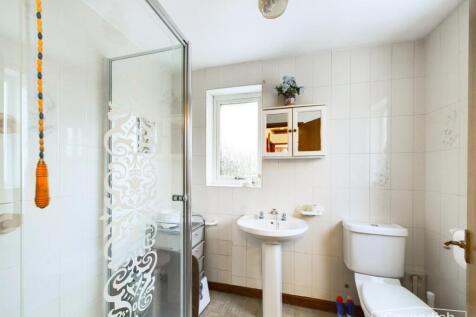 FAMILY SHOWER ROOM