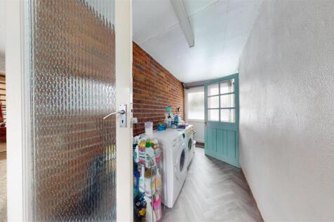 UTILITY/SIDE PORCH