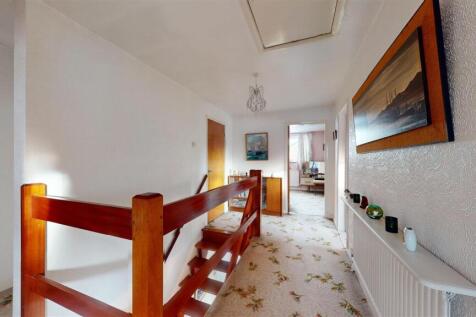 FIRST FLOOR LANDING
