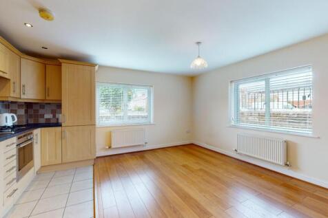 KITCHEN/LIVING ROOM