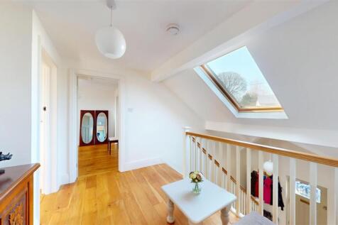 FIRST FLOOR LANDING