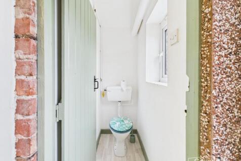 CLOAKROOM W/C