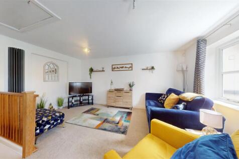 OPEN PLAN LIVING ROOM/KITCHEN