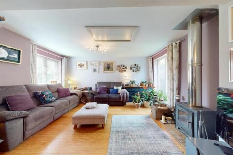 OPEN PLAN LIVING/DINING ROOM