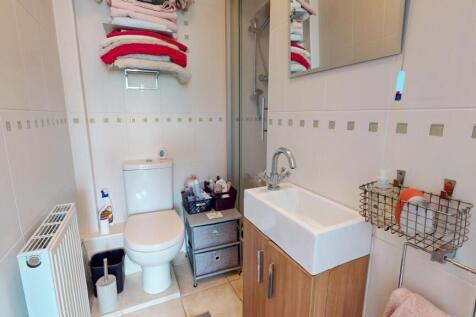 EN SUITE SHOWER ROOM