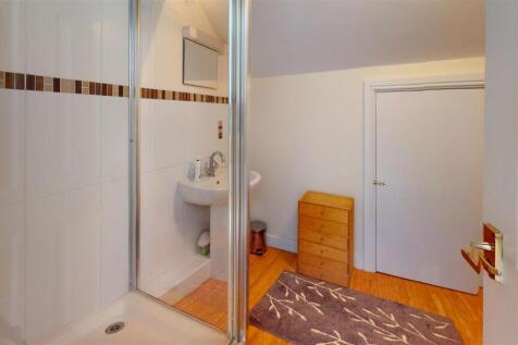 EN SUITE SHOWER ROOM