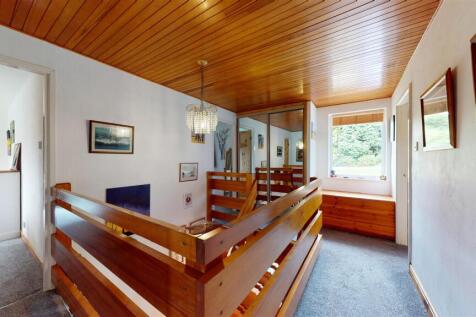 FIRST FLOOR LANDING