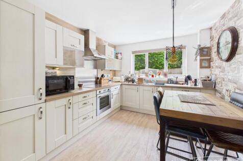 KITCHEN / BREAKFAST ROOM