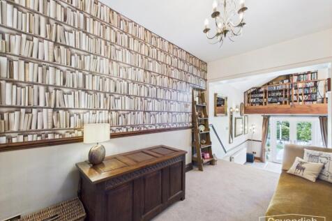 INNER HALL/READING AREA