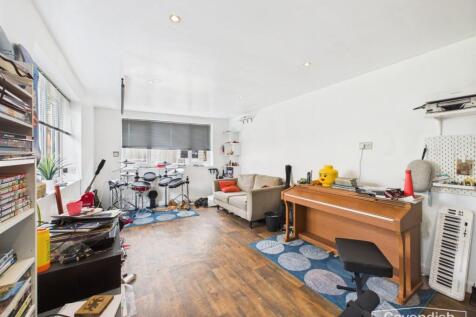 STUDIO