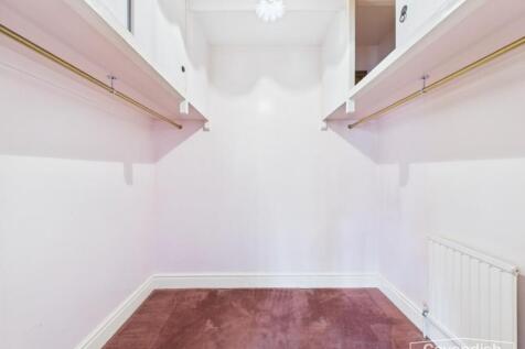 WALK-IN WARDROBE