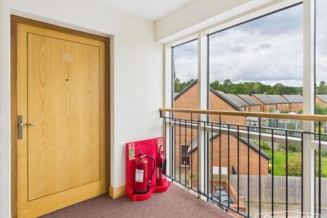 DOOR TO THE APARTMENT