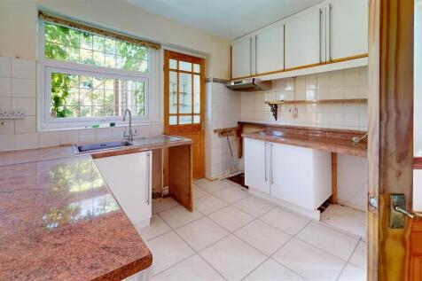 7-Llys-Y-Wern-Sychdyn-Kitchen.jpg