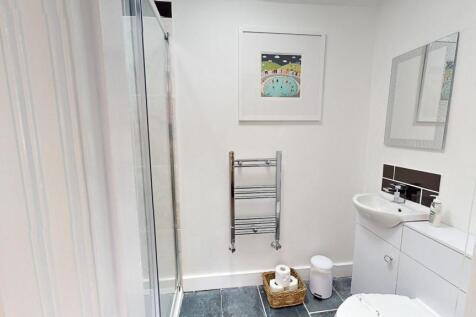 EN SUITE SHOWER ROOM