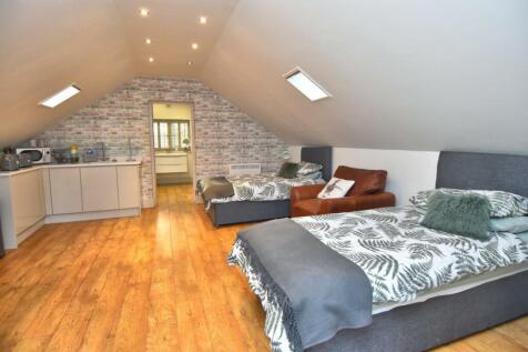 OPEN PLAN LIVING/KITCHEN/BEDROOM