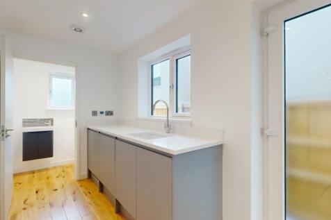 UTILITY ROOM/SIDE HALL