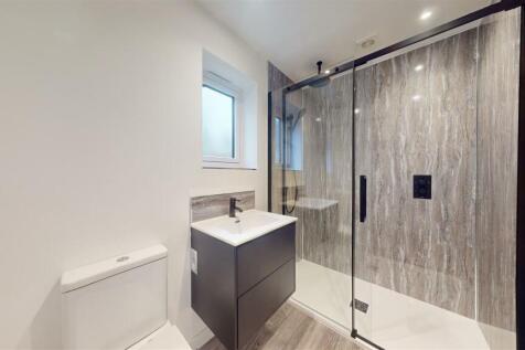 ENSUITE SHOWER ROOM