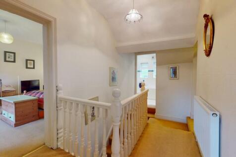 FIRST FLOOR LANDING